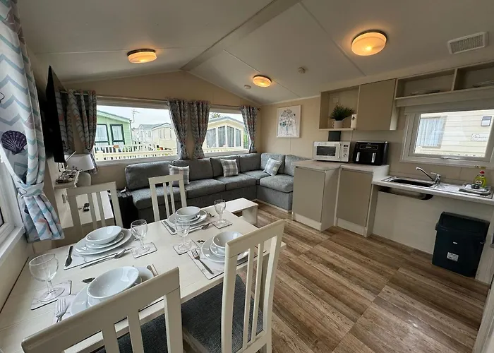 Golden Palm Resort - The Pearl - Coastal Caravan Breaks