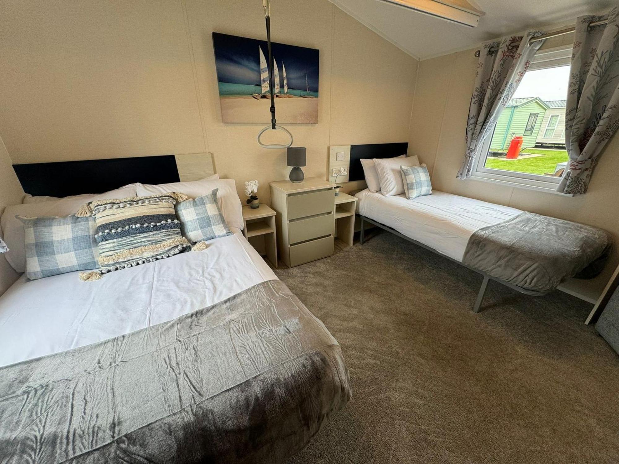 Golden Palm - The Pearl - Coastal Caravan Breaks Chapel Saint Leonards