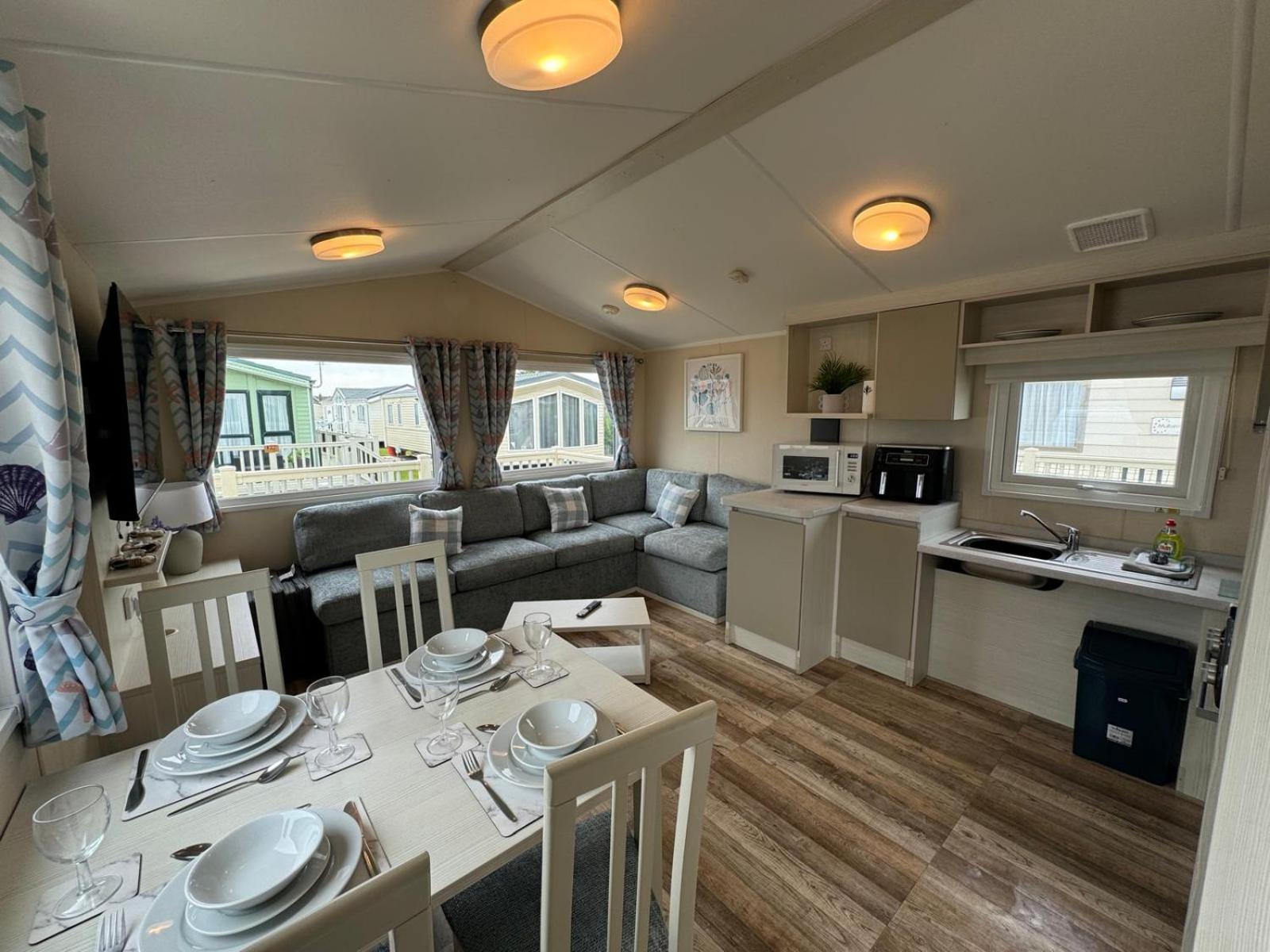 Golden Palm - The Pearl - Coastal Caravan Breaks Chapel Saint Leonards