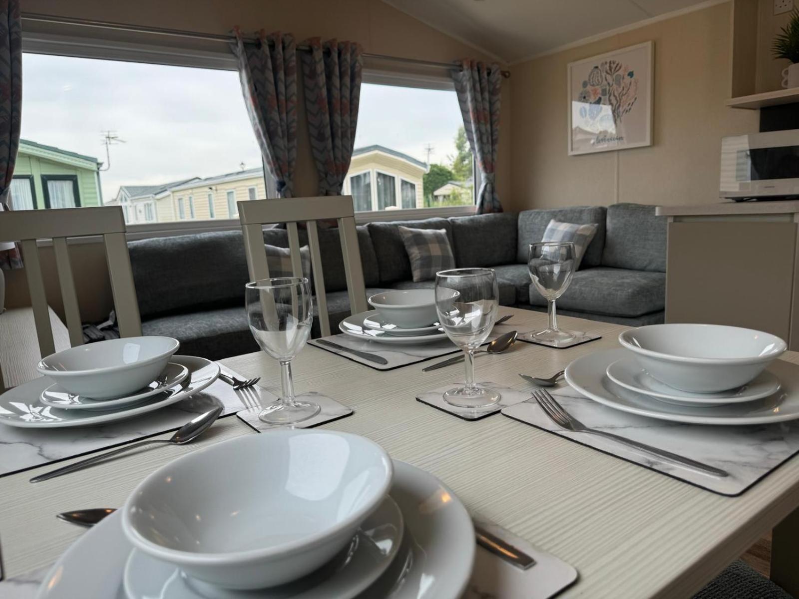 Golden Palm - The Pearl - Coastal Caravan Breaks * Chapel Saint Leonards