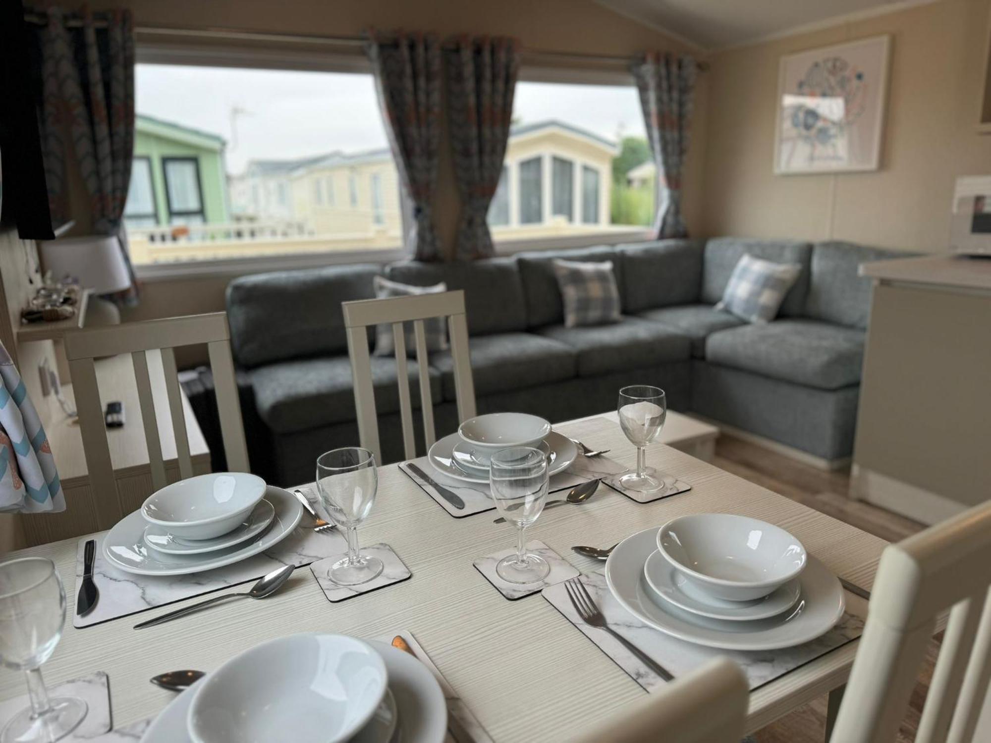 Golden Palm - The Pearl - Coastal Caravan Breaks