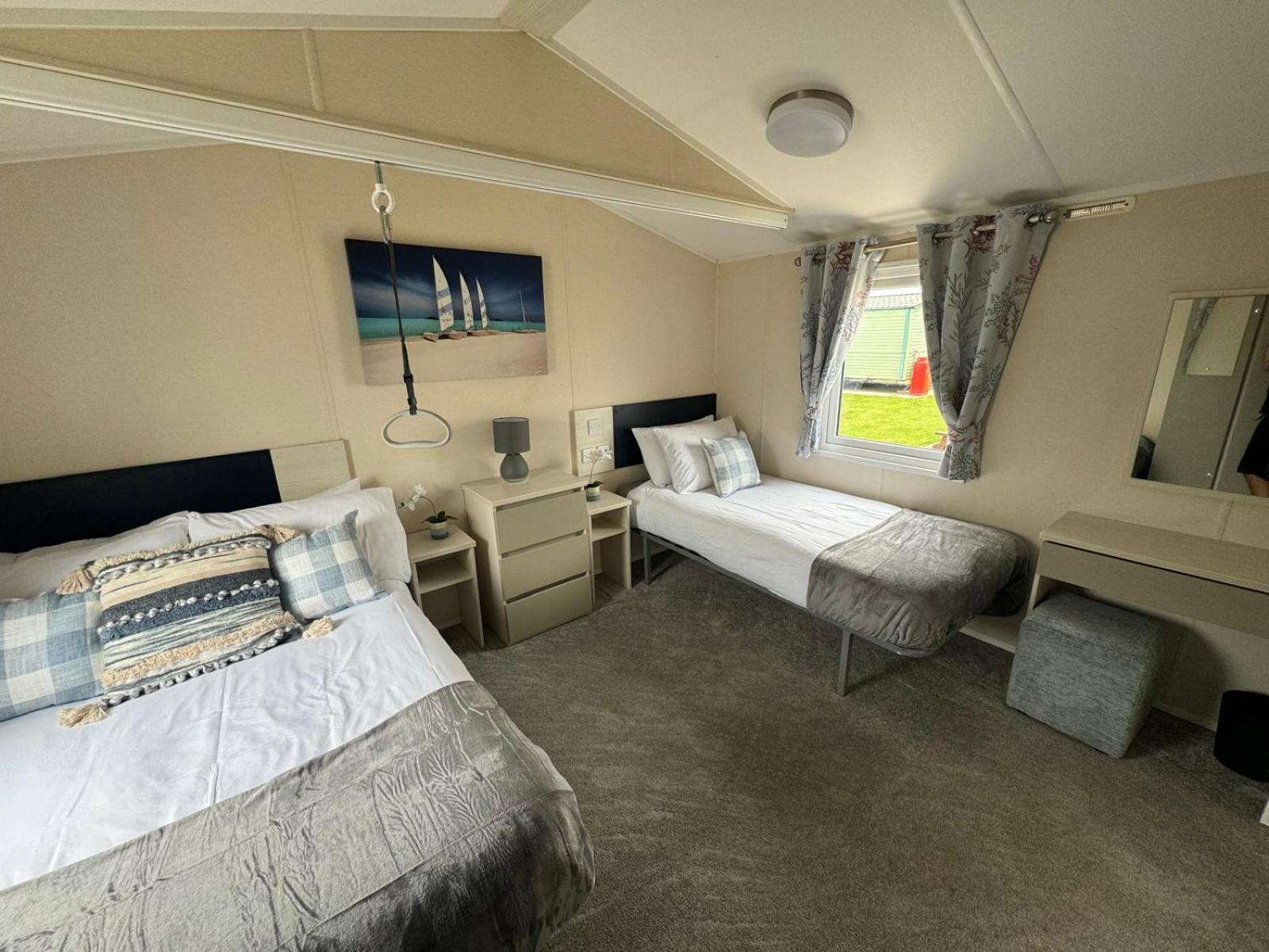 Golden Palm - The Pearl - Coastal Caravan Breaks Campsite Chapel Saint Leonards